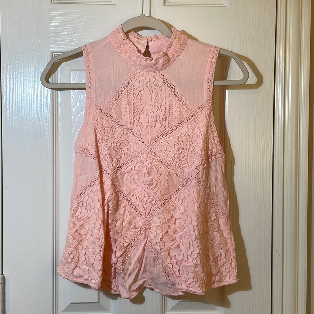 Francesca’s light pink lace top